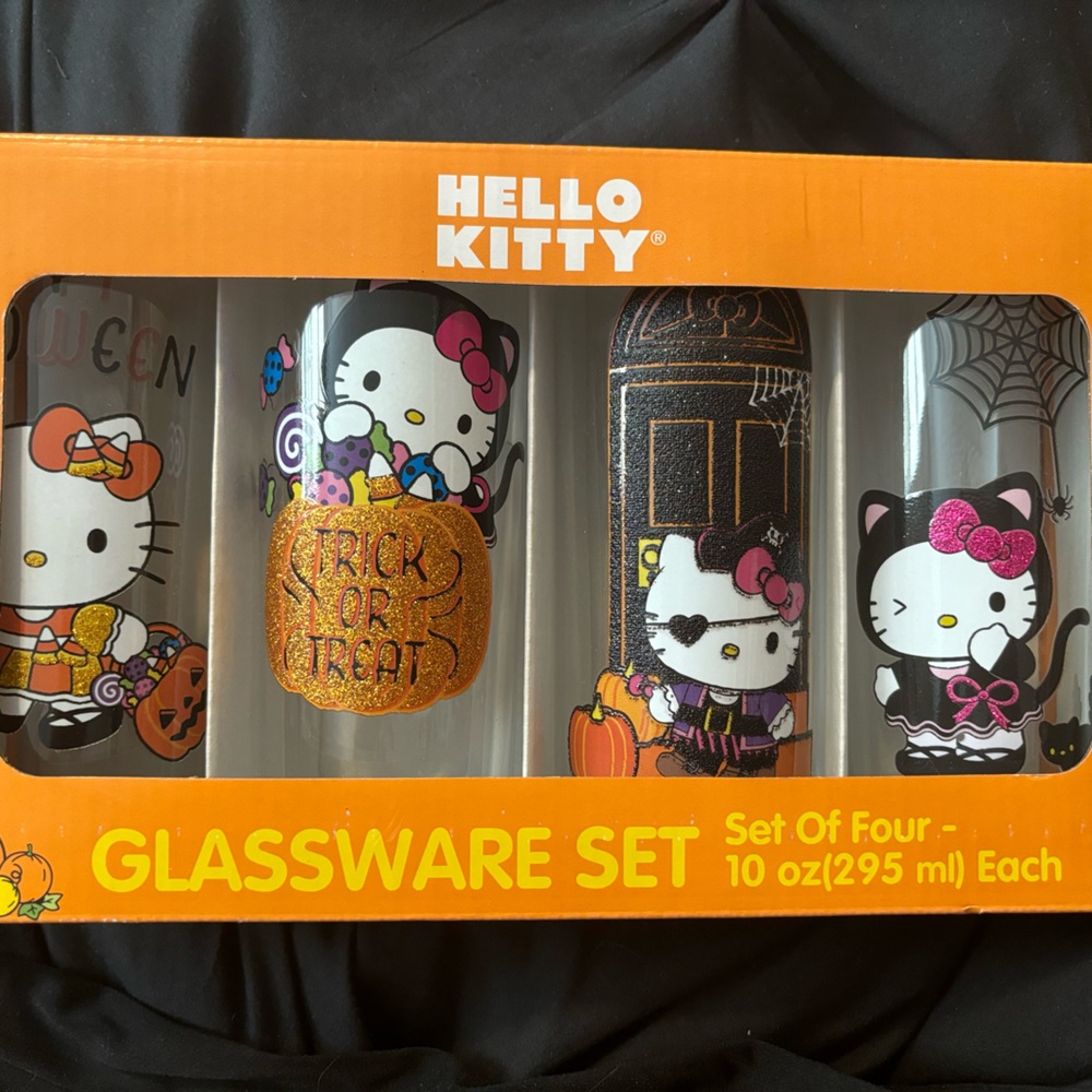 Hello Kitty Halloween Glass Cups